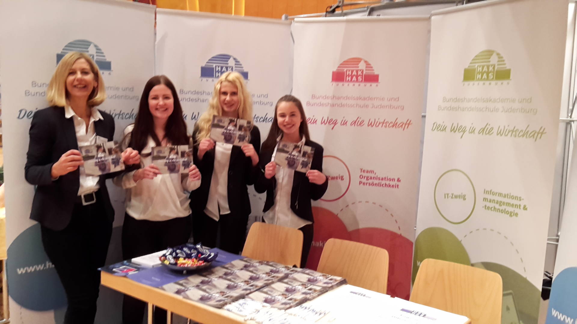 Schul­messe Knittel­feld